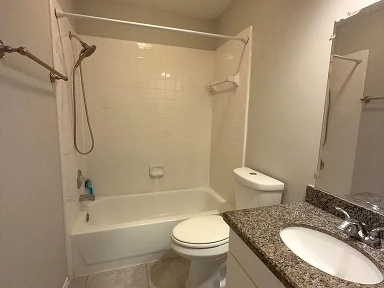 2106 Lexington Woods Dr — Photo 16