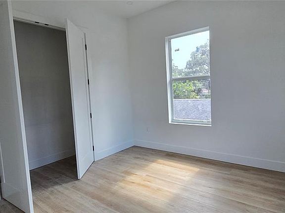 4th image of 2526 40TH AVENUE N