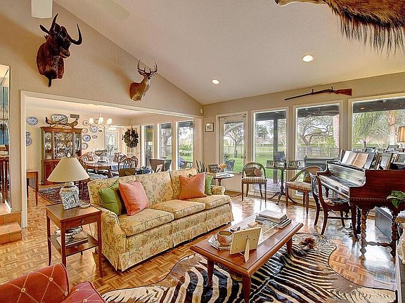 5th image of 5202 Greenbriar Dr