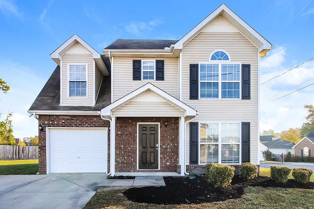 3 bed, 2.5 bath, 1478 sqft, $2,045 — Photo 1