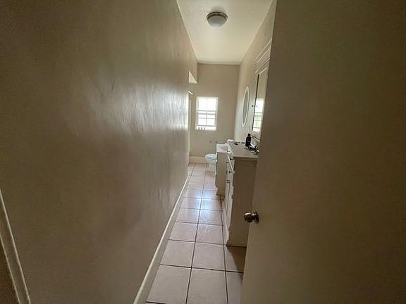 5th image of 425 Gloria St