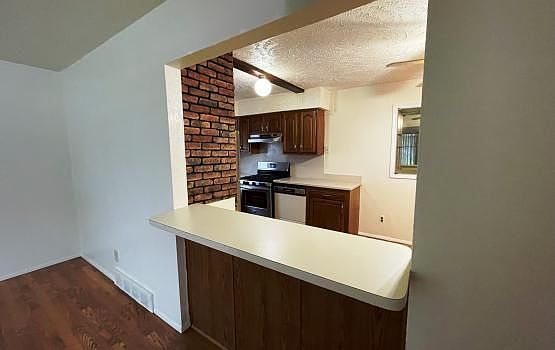 4th image of 378 Joslyn Ave