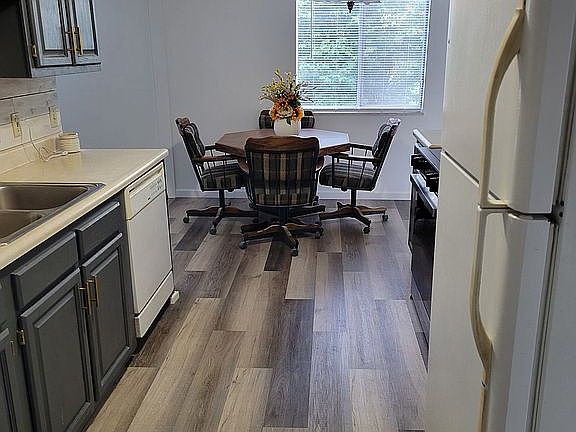 5th image of 704 Winthrop Dr