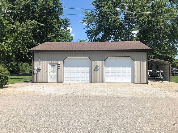 Oversized 1200 sq ft garage