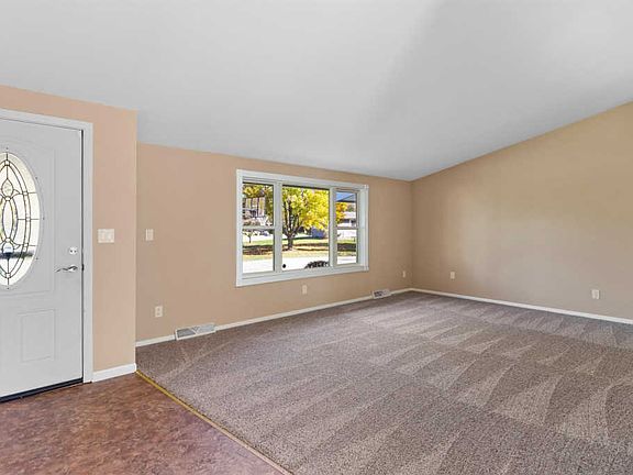 4th image of 2899 Northwoods Dr