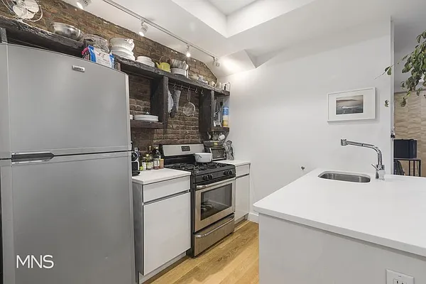 Rented by MNS | media 25