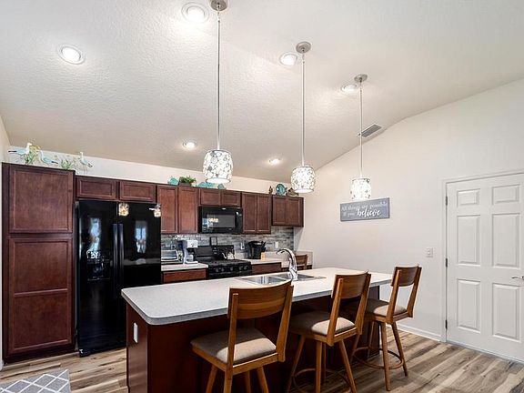 4th image of 5852 Evatt Pl