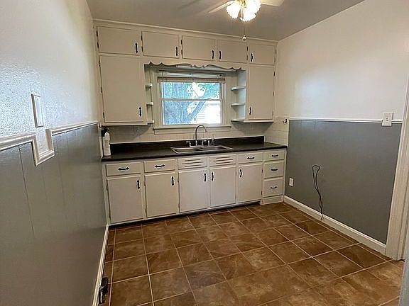 4th image of 2320 Hartman Dr