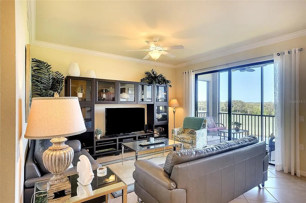 2 bed, 2.0 bath, 1232 sqft, $2,500 — Photo 2