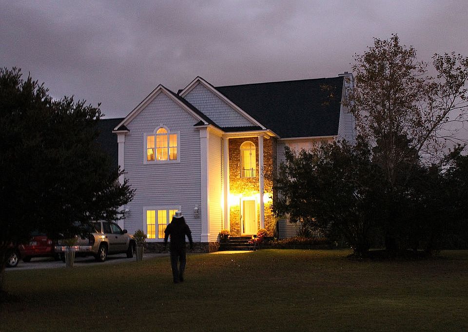 1st image of 3216 McKinnon Dr
