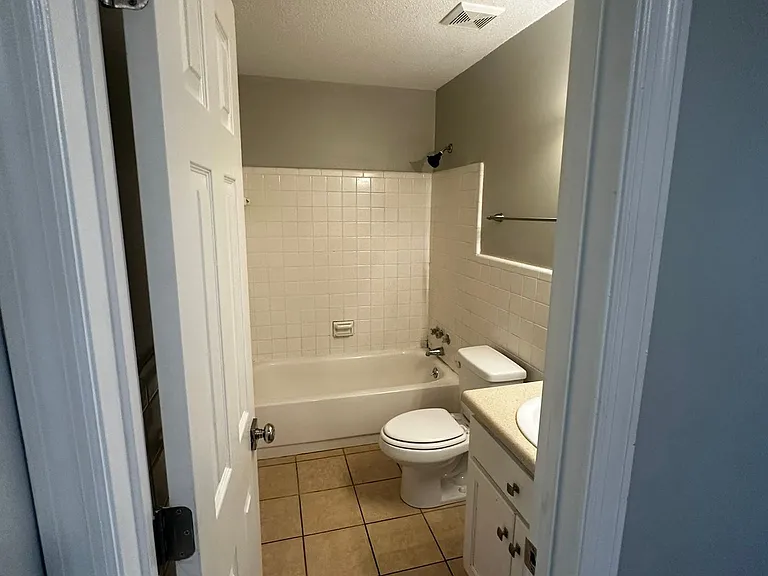Center Town Condominiums — Photo 28