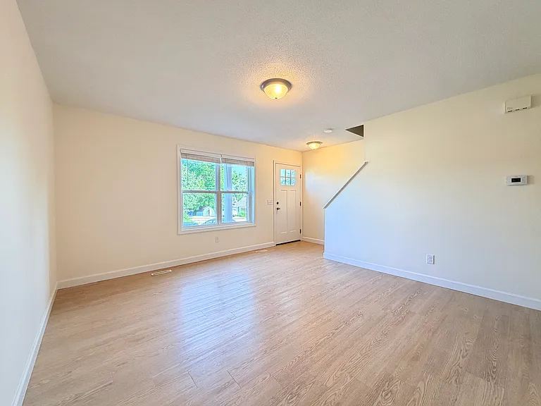 821 W Wood St #B — Photo 3