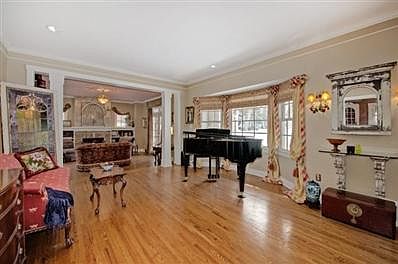 5th image of 397 N Montclair Ave