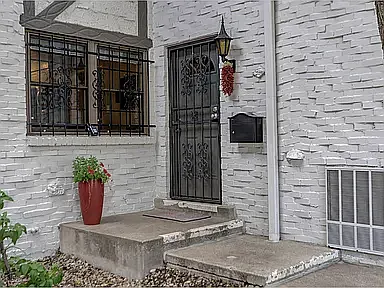 3528 S Ivanhoe St — Photo 3