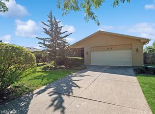 1619 Clemens Rd, Darien, IL 60561