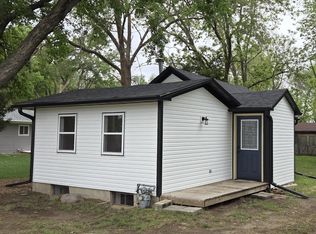 307 1/2 W Pleasant St, Elk Point, SD 57025