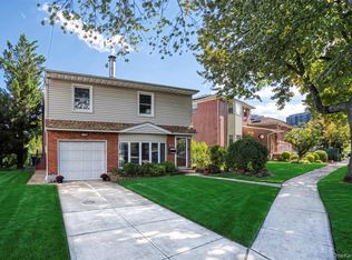5819 264th St, Little Neck, NY 11362