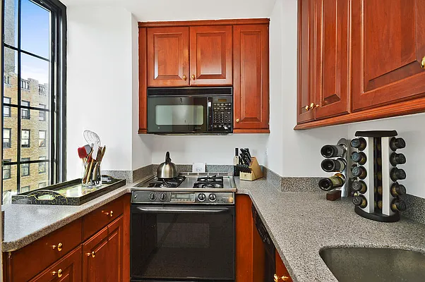 Sold by Corcoran | media 14