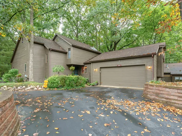 2412 Highpointe Dr, Kalamazoo, MI 49008