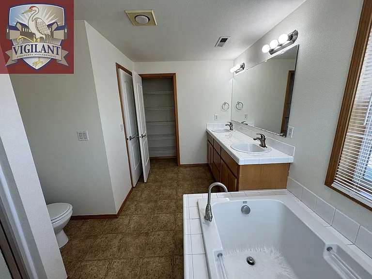 1614 N Falcon Dr — Photo 5