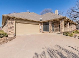 1212 Woodland Park Dr, Hurst, TX 76053