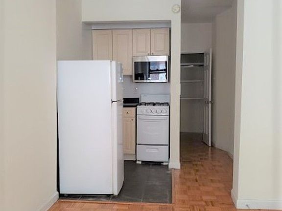 3rd image of 327 E 54th St APT B