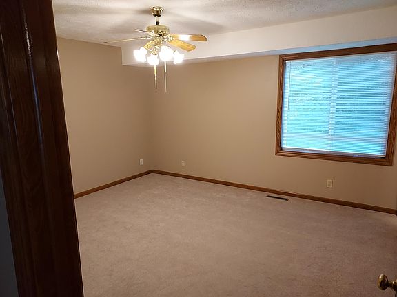 5th image of 8709 S 139th St