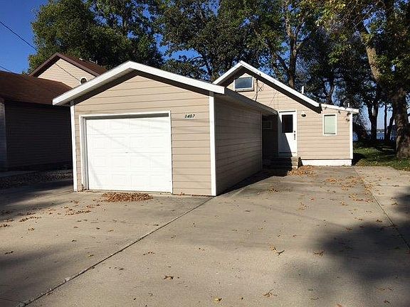 2nd image of 1407 S Lakeview Dr