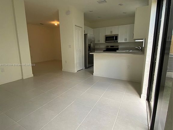 5th image of 20857 NE 7th Ct