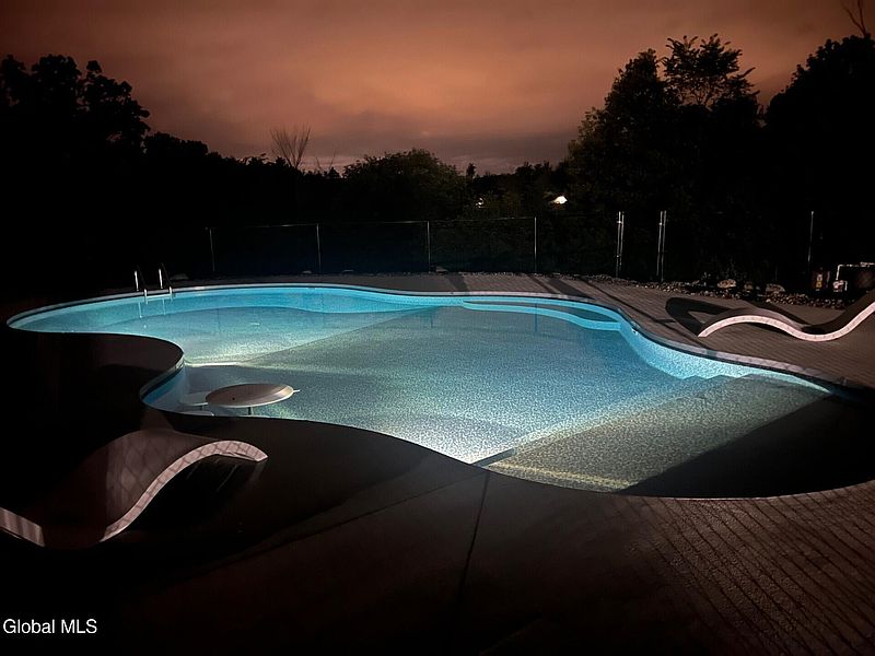 5th image of 551 Dean Road
