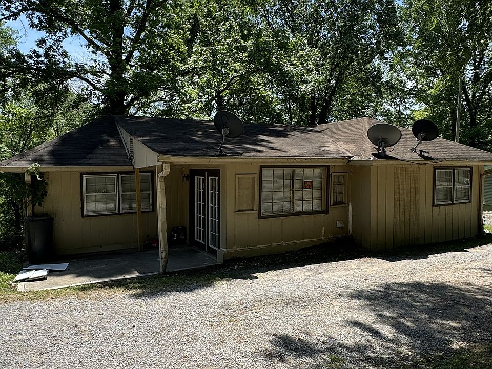 2nd image of 696 Laura Ln