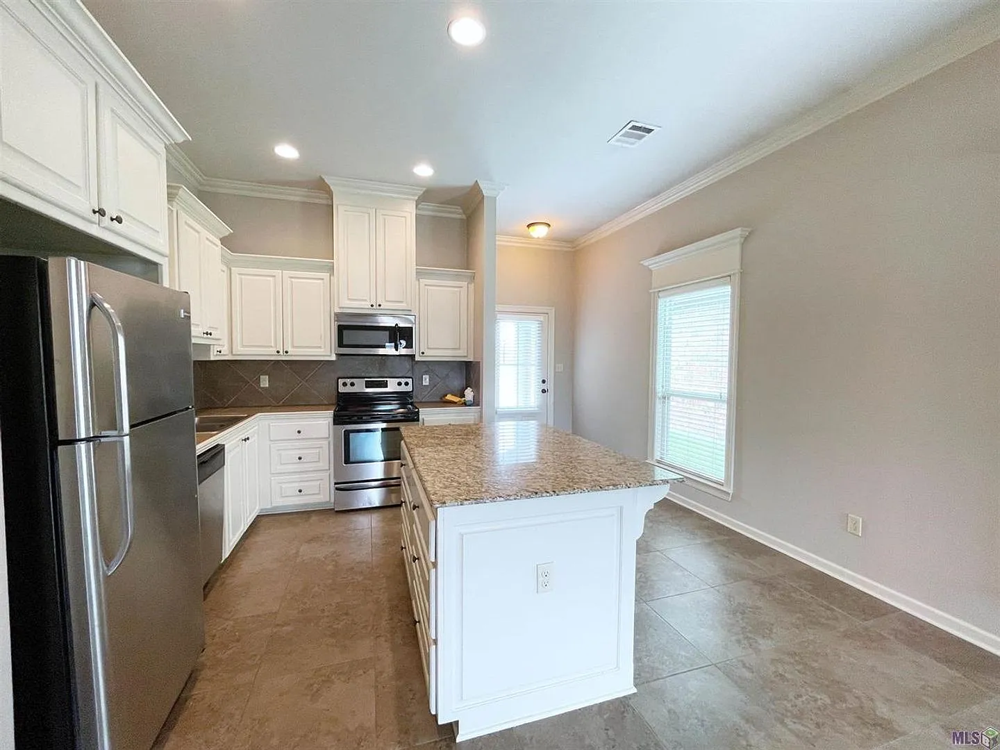 3 Bedroom House in a Gated Community — Photo 2