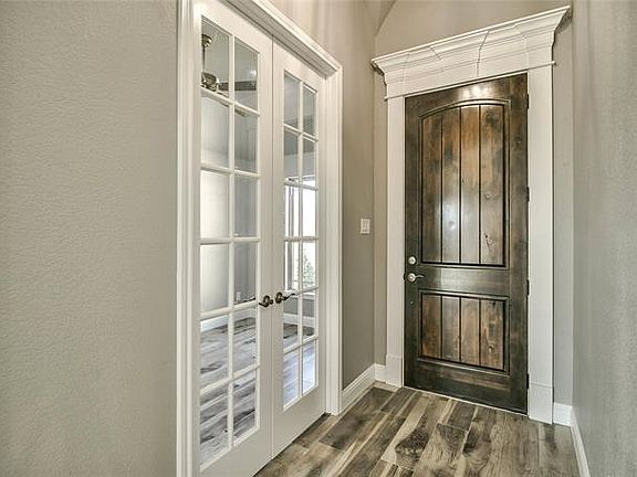 3rd image of 9139 Parkview Cir