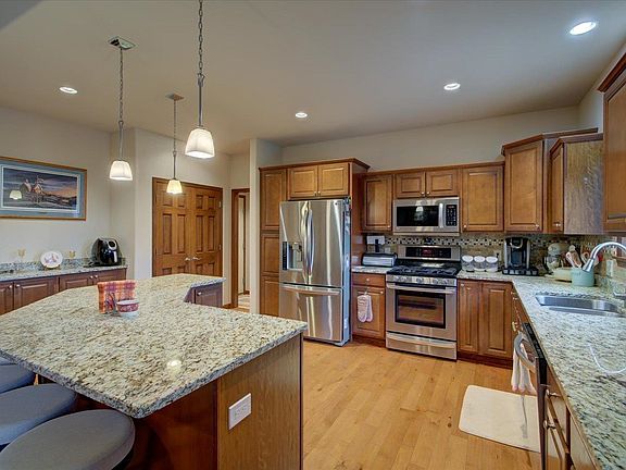 4th image of 2806 Hollyhock St
