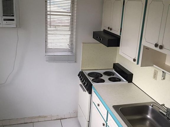 Full size kitchen (Brand new Fridge)