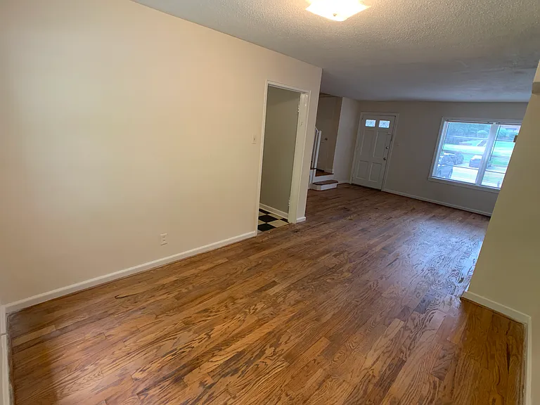 1615 Valley Ave — Photo 2