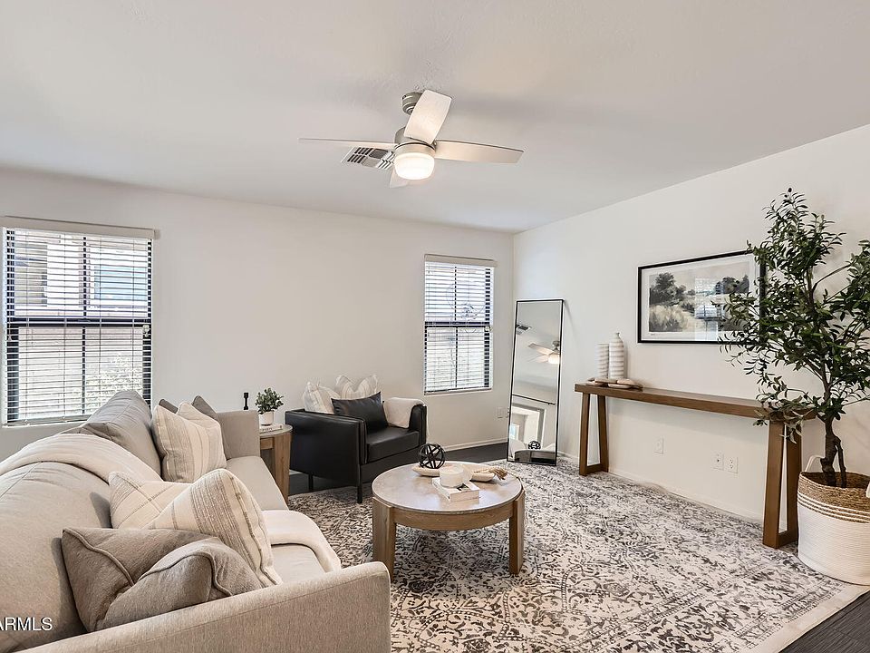 1st image of 128 E BLUEJAY Drive