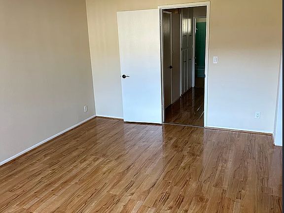4th image of 10514 Moorpark St APT 6