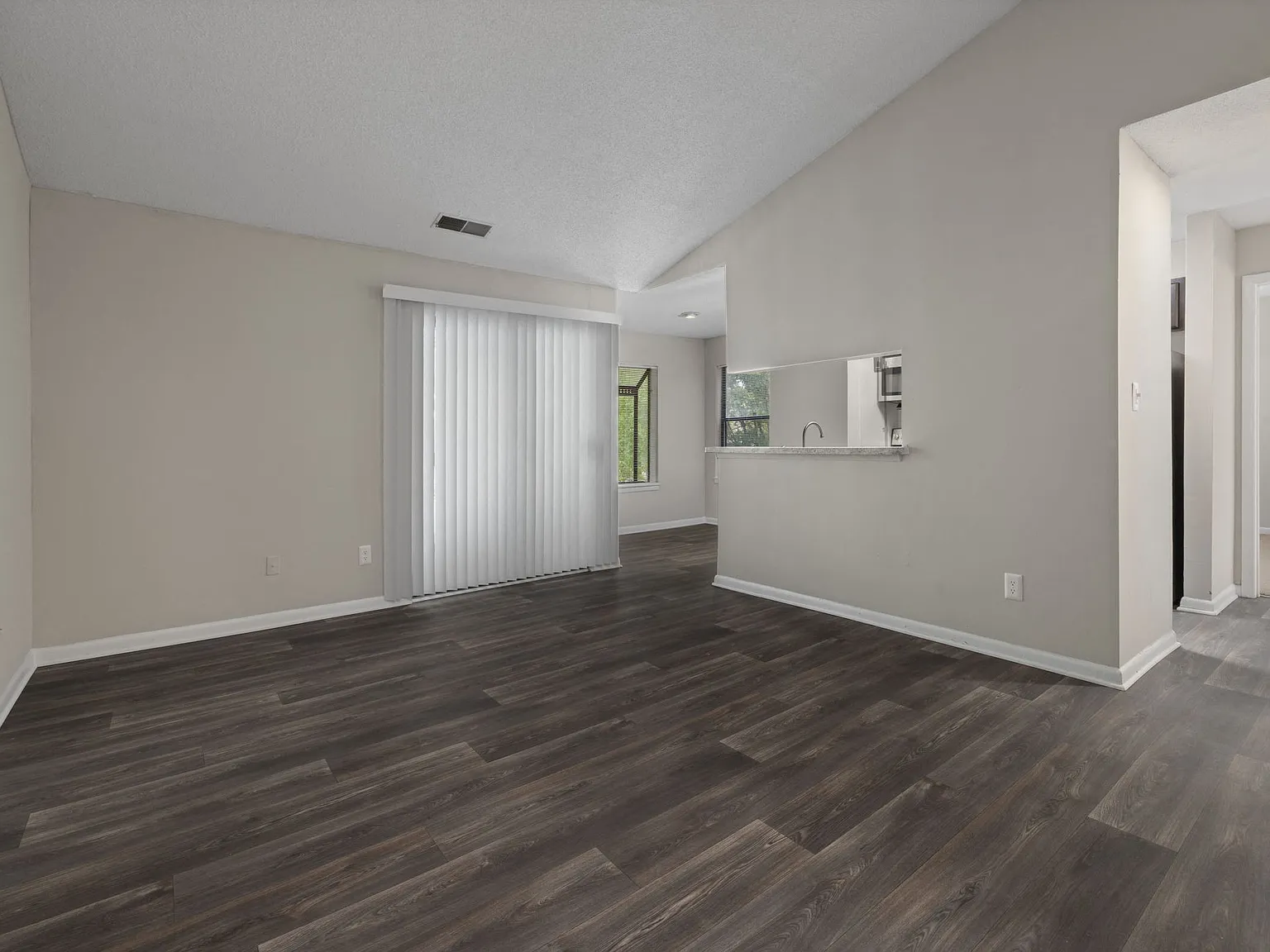 Sunstone Apartments — Photo 3
