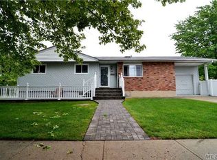 174 Intervale Ave, Farmingdale, NY 11735