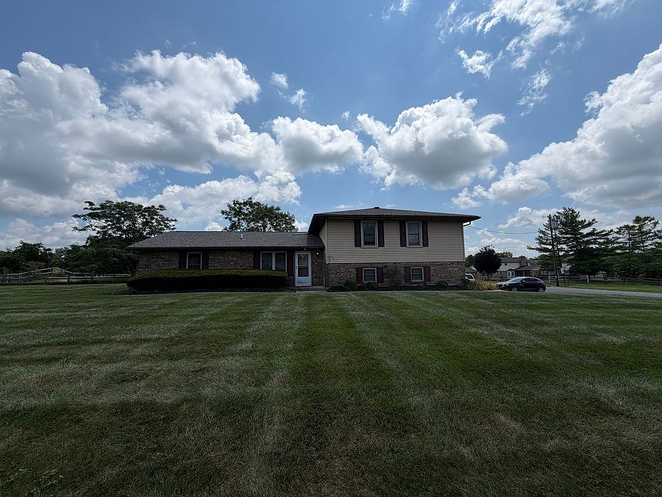 1st image of 4129 Crest Manor Dr