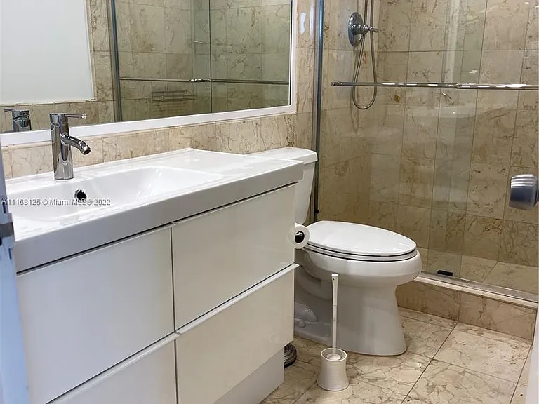 5161 Collins Ave #914 — Photo 7