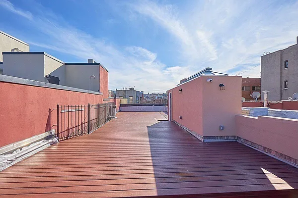 Rented by Bohemia Realty Group | media 32