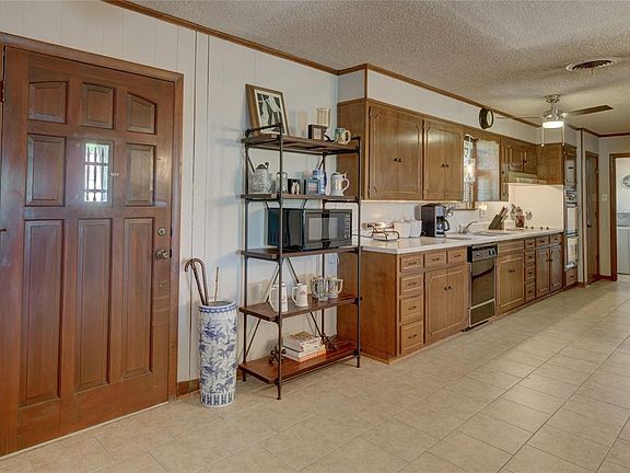 5th image of 425 Kiowa Dr W