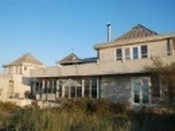 https://photos.zillowstatic.com/fp/b2dc803db9ec8f98e1d58c043b08ffe2-p_e.webp