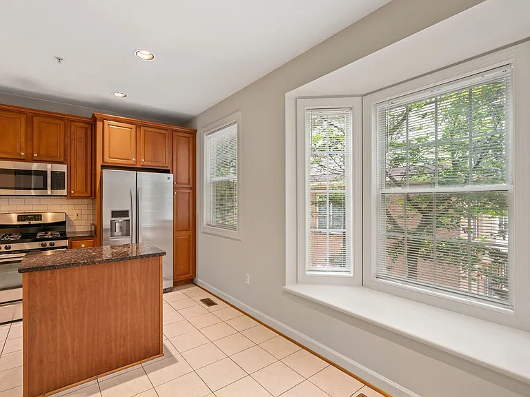 788 N Wakefield St — Photo 11