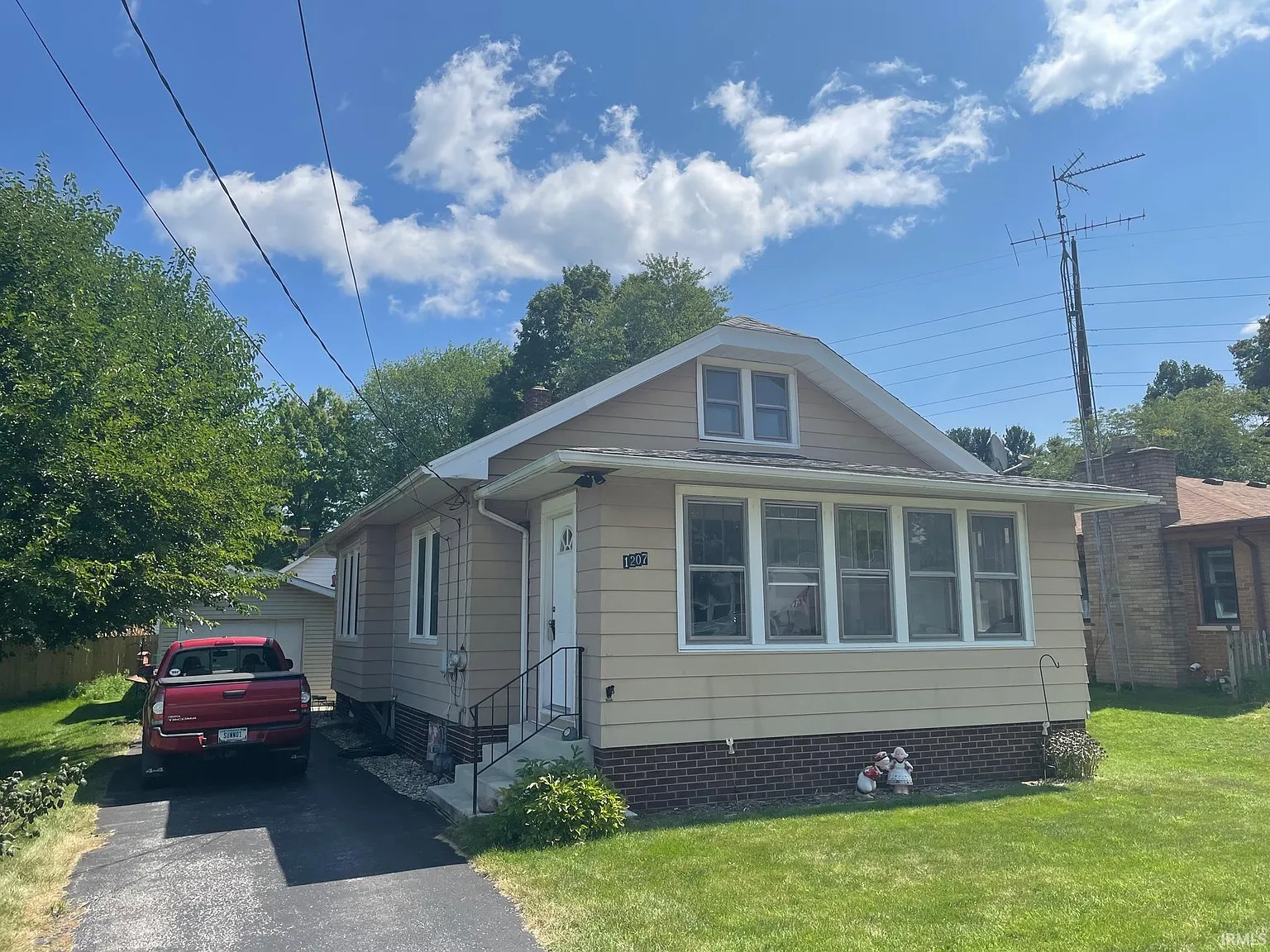 1207 S Roeske Ave photo 1