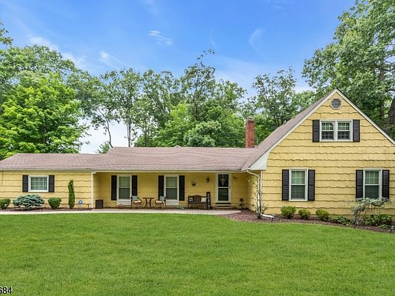 2nd image of 1117 Cambridge Ln