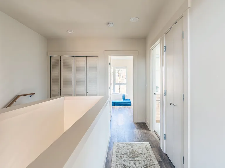 Skyridge Townhouses — Photo 22