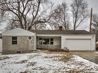 2912 W 49th Pl, Westwood, KS 66205